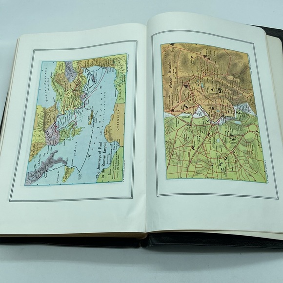 Vintage Holy Bible - Revised Standard Version - Picture 9 of 9